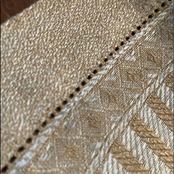 Linen Italian Hand Towel
Hemstitched Edges 
Purolino 18x24 Hand Towel - Picture 2 of 10